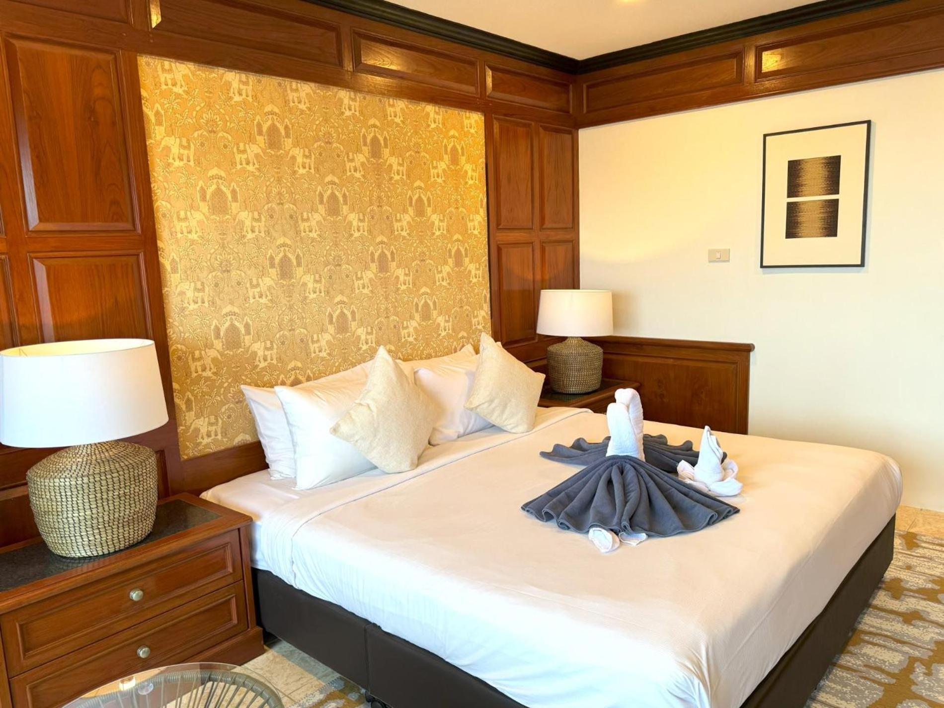 Sea View With Jacuzzi At Tower Apartment Patong