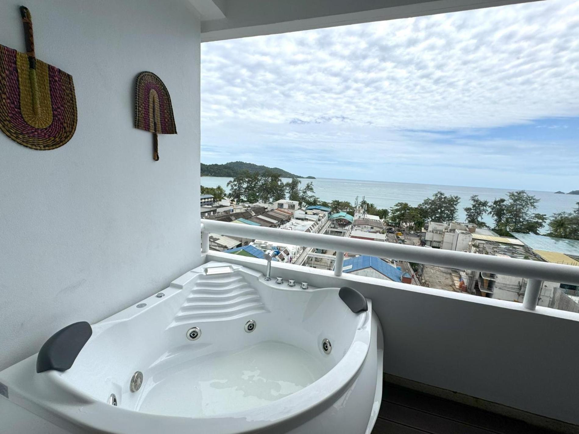 Sea View With Jacuzzi At Tower